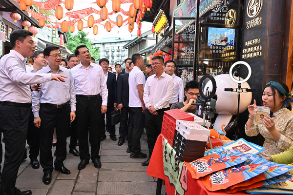 李家超會見重慶市領導
