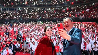 泰國政黨在周日大選前舉行大型集會以吸引支持者