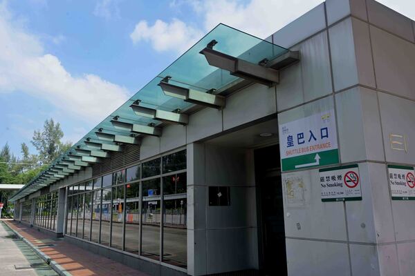 深港兩地政府正積極研究口岸兩地檢查