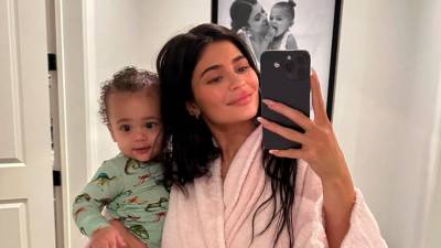 凱莉·詹娜-(kylie-jenner)-分享了孩子們的新照片