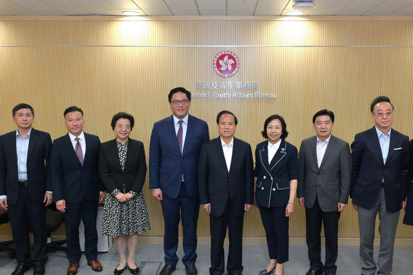 麥美娟與內地訪問團會面