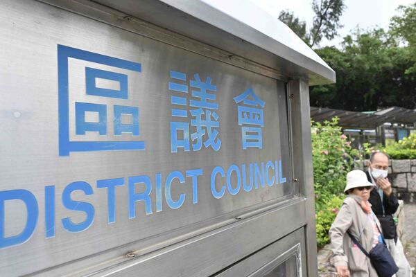 民政專員和區議員可以有不同的任期