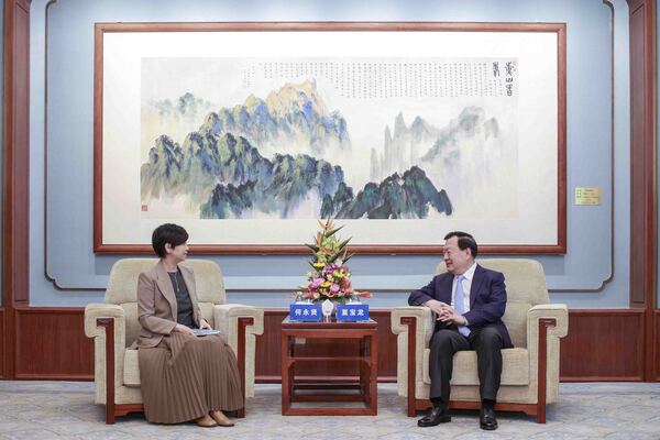 何永賢北京拜訪國務院港澳辦