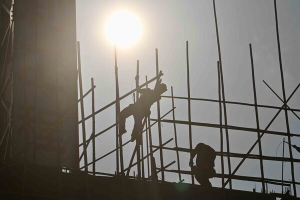 建造業輸入勞工配額上限萬二人
