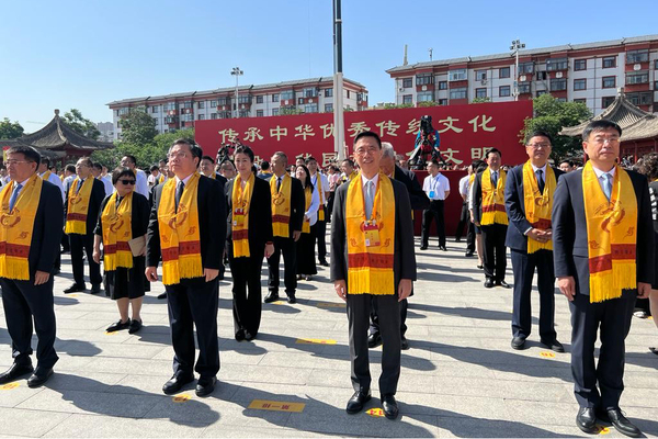 甘肅楊潤雄出席祭伏伏羲大典