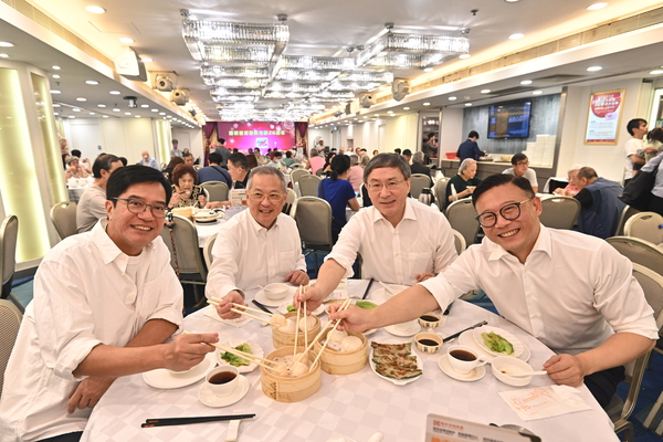 三副司長響應飲食界慶回歸活動