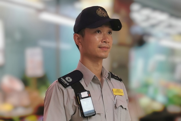 小販事務隊逐步使用隨身攝錄機