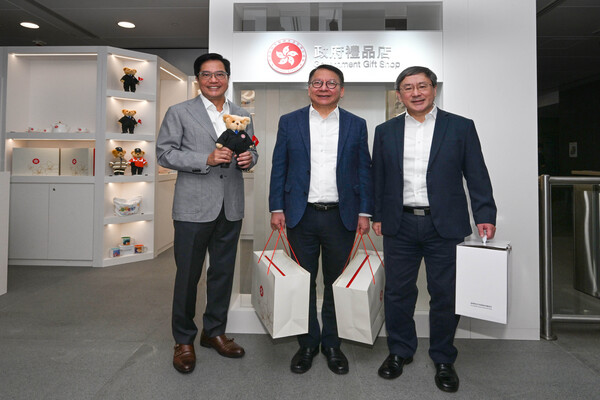 政府禮品店開幕-售香港特色精品