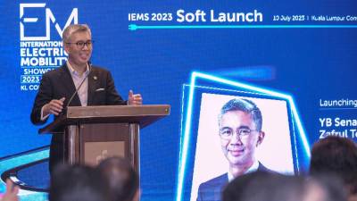 出口收益換成令吉——這是國家銀行的呼籲：tengku-zafrul