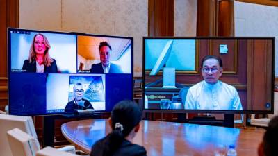 安瓦爾、部長們與埃隆·馬斯克舉行虛擬會議