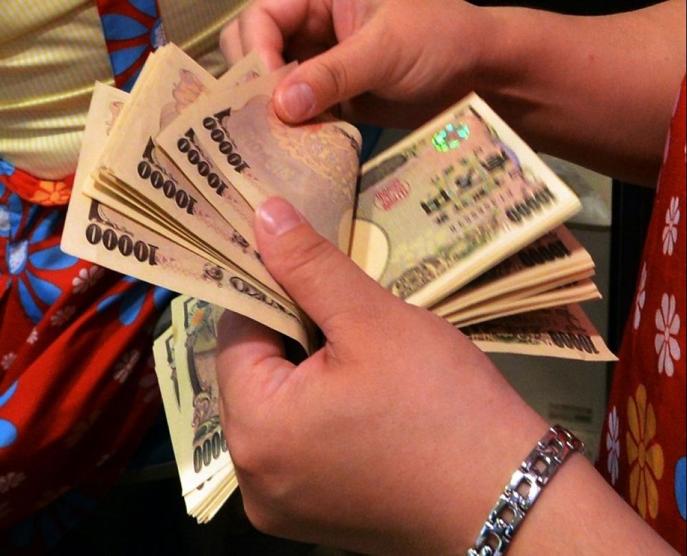 yen-rallies-after-bank-of-japan-policy-tweak,-asia-equities-mixed