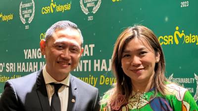 hong-leong-bank-bhd-wins-the-“bank-of-the-year-–-esg-leadership-award