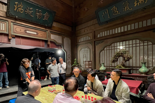 楊潤雄東陽訪橫店影視城