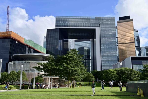 特首官員行會成員利益申報更新