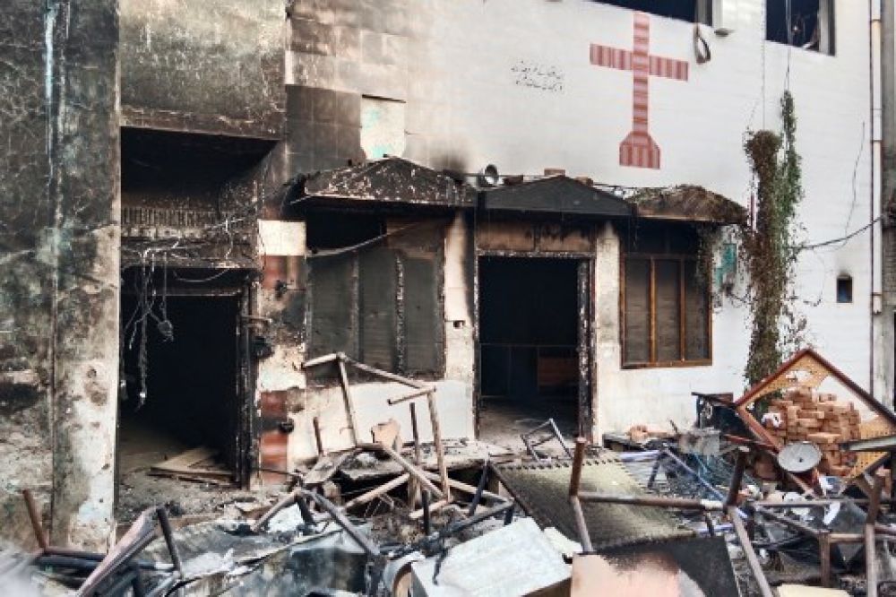 mob-burns-pakistani-churches,-vandalises-cemetery-over-blasphemy-allegations