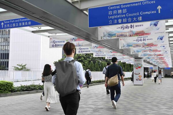 楊何蓓茵：認真看待公務員表現