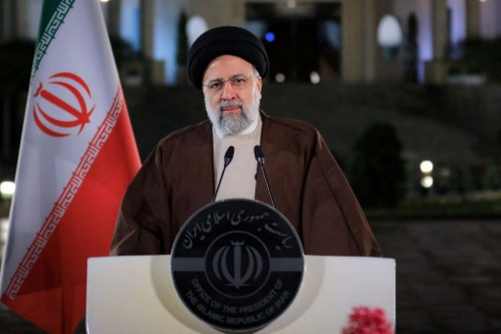 iran-president-meets-diplomat-freed-by-belgium