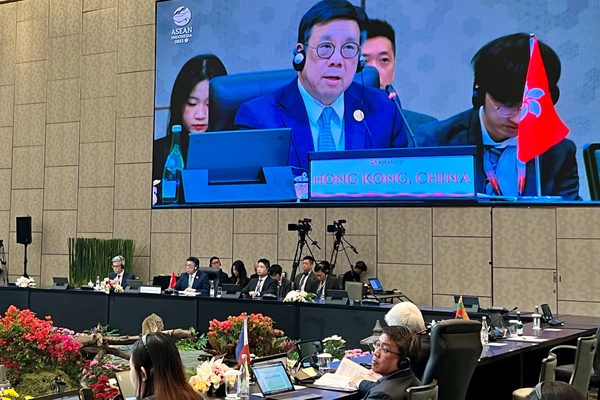 丘應樺印尼出席東盟會議