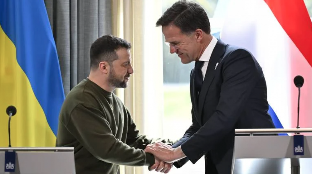 zelensky-lands-at-netherlands-air-base