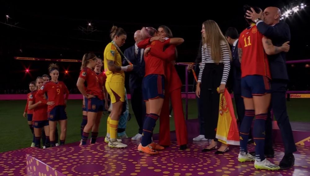 spain-pm-says-football-boss-apology-over-kiss-‘insufficient’