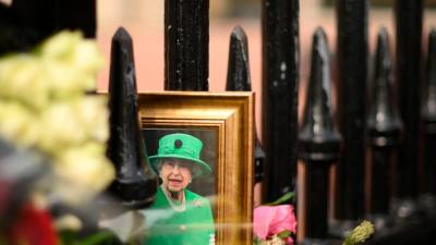 queen-elizabeth-ii-remembered-on-1st-anniversary-of-her-death