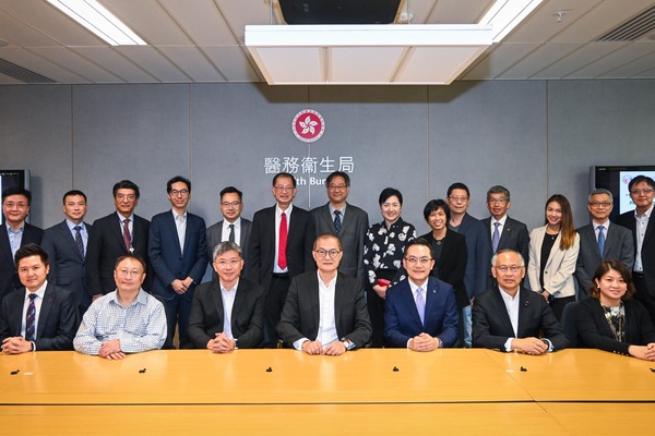 盧寵茂主持防控非傳染病會議