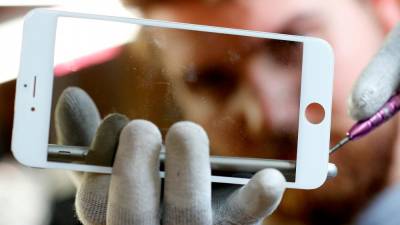 france-orders-apple-iphone-12-sales-halted-over-radiation