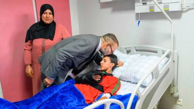 al-haouz-earthquake:-king-mohammed-vi-visits-injured-and-donates-his-blood