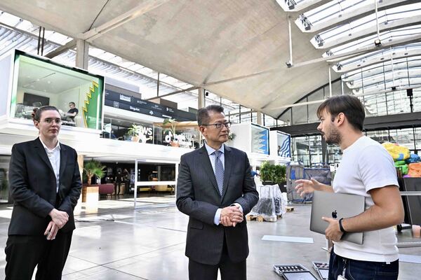 陳茂波展開訪問巴黎行程