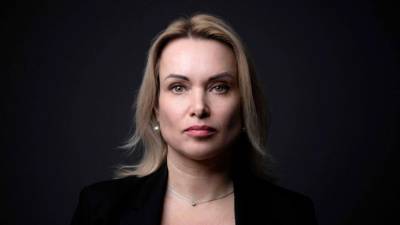 russian-reporter-who-staged-tv-protest-handed-jailed-time-in-absentia