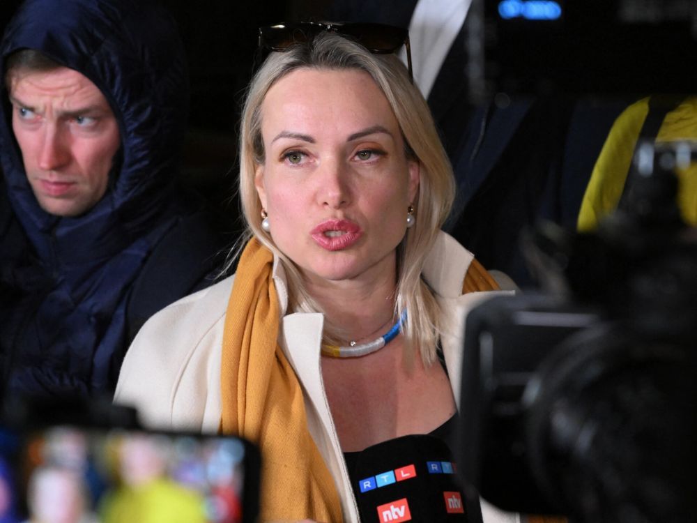 russian-reporter-who-protested-on-tv-jailed-in-absentia