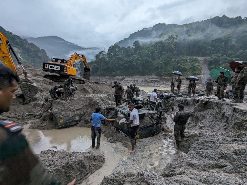 india-flood-toll-hits-56,-army-warns-of-stray-munitions