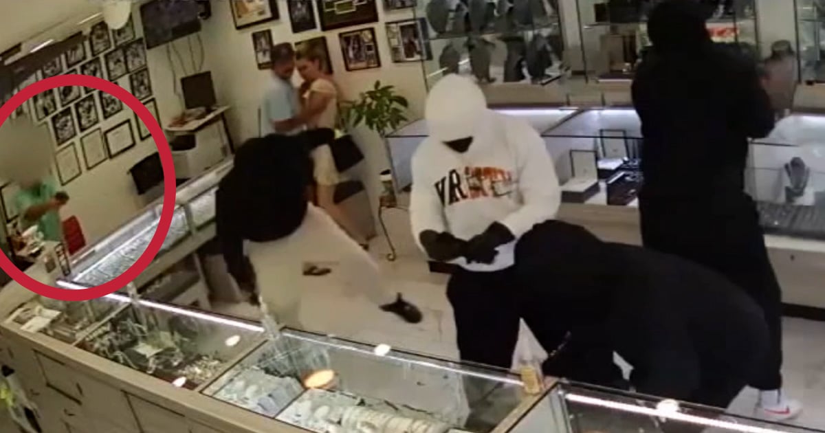 jewelry-store-owner-opens-fire-on-smash-and-grab-robbers
