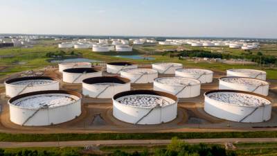 oil-reverses-gains-after-us-posts-large-crude-build