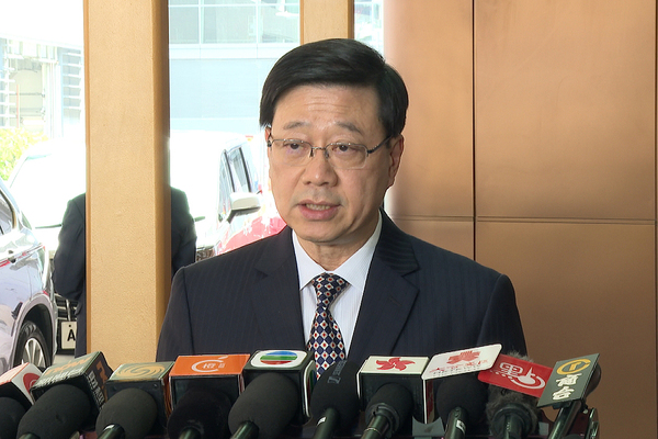 特首啟程往北京出席一帶一路論壇