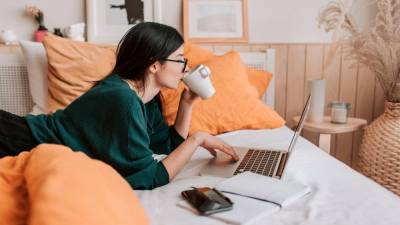 pros-and-cons-of-binge-watching