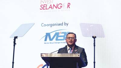 develop-tech-industry-and-don’t-fall-behind-in-global-ai-race,-selangor-mb-tells-asean
