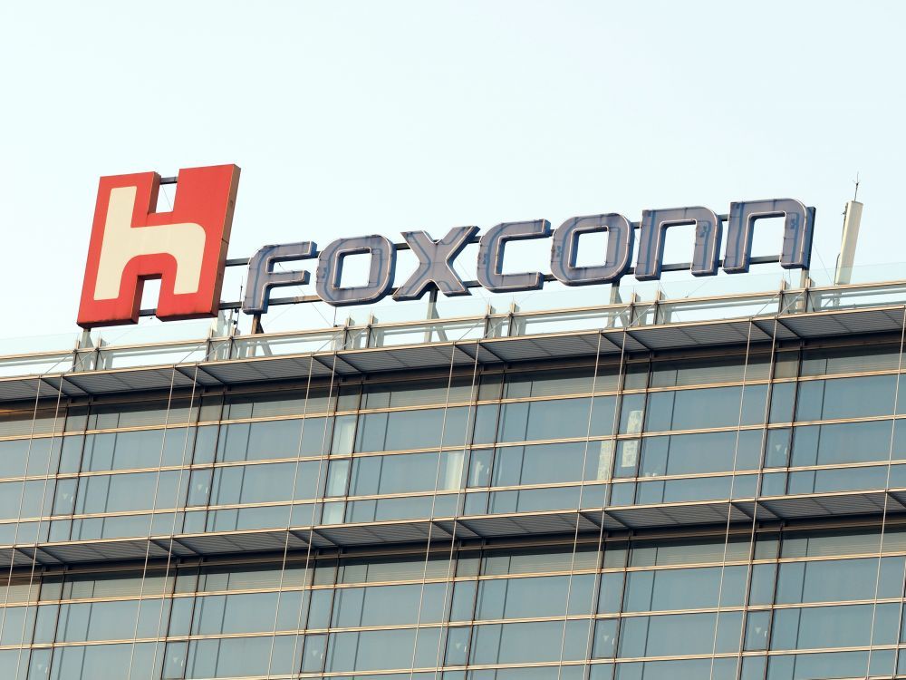 taiwan-defends-foxconn-over-china-tax-probe