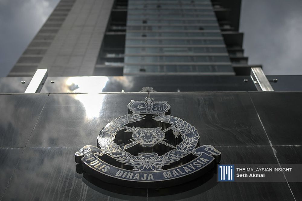 cops-detain-4-more-in-airline-probe