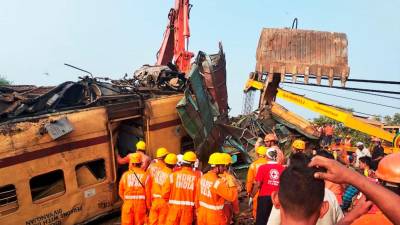 death-toll-in-india’s-train-mishap-rises-to-14