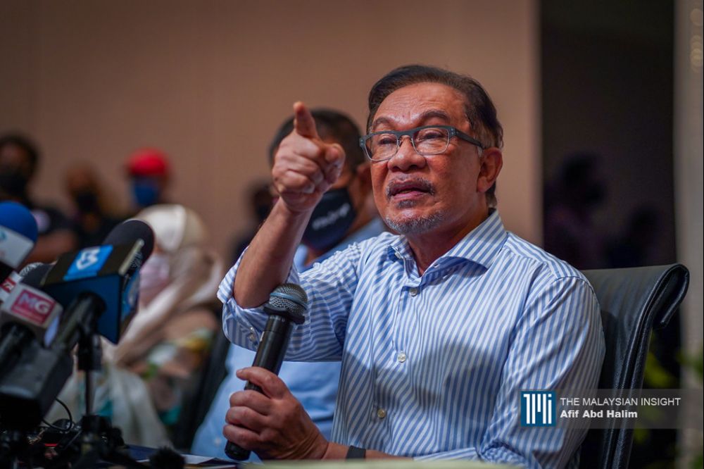anwar-tells-zambry-to-call-oic-members-over-emergency-meeting