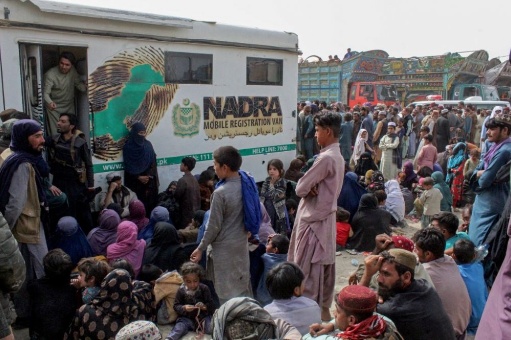 frustration,-chaos-mount-in-afghan-exodus