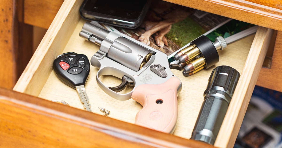 father-charged-after-2-year-old-finds-gun-in-drawer-and-shoots-herself