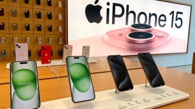 apple-sales-lose-ground,-but-iphone-growth-strong