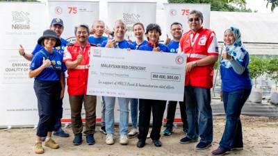 nestle’s-donates-rm400k-to-red-crescent-for-humanitarian,-flood-relief-works