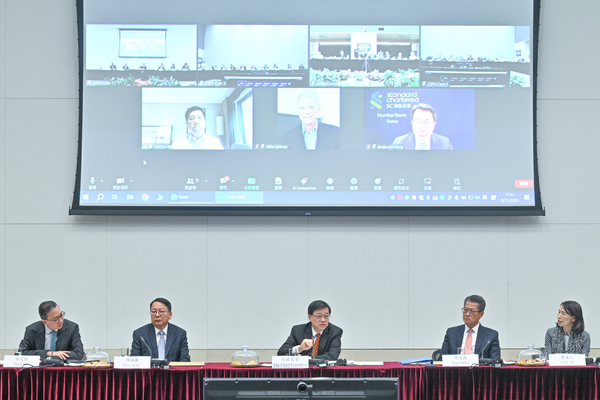 特首顧問團商施政報告措施