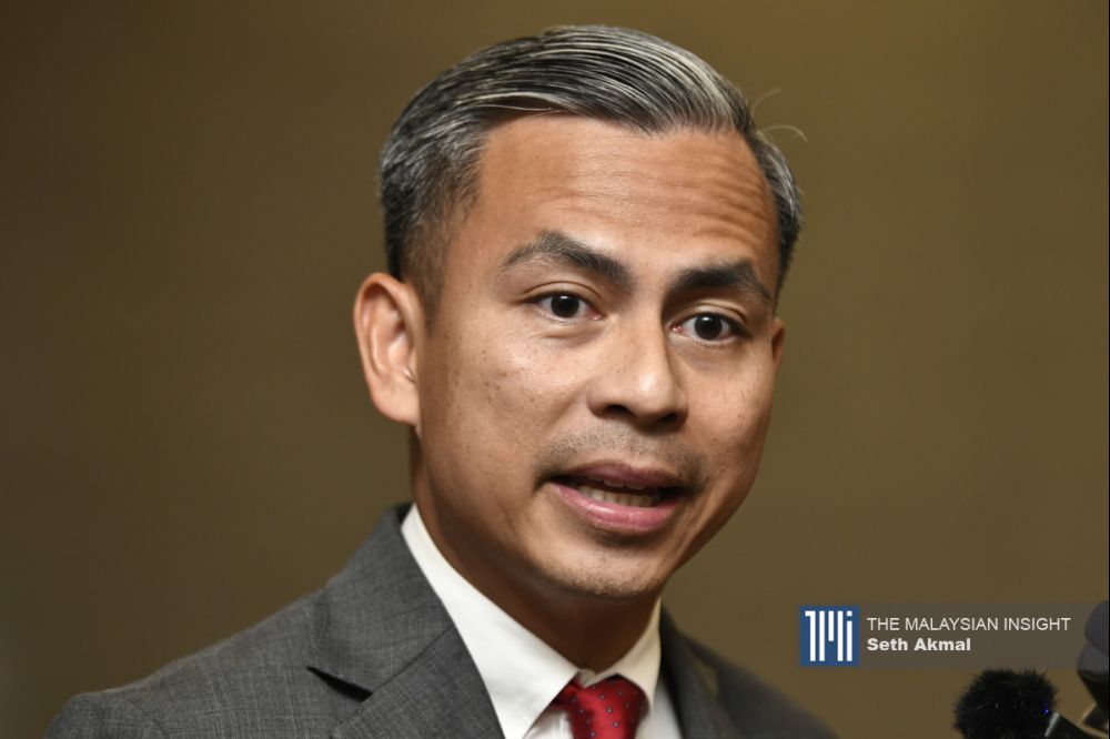 fahmi-says-no-police-reports-on-alleged-threats,-bribes-for-backing-pm