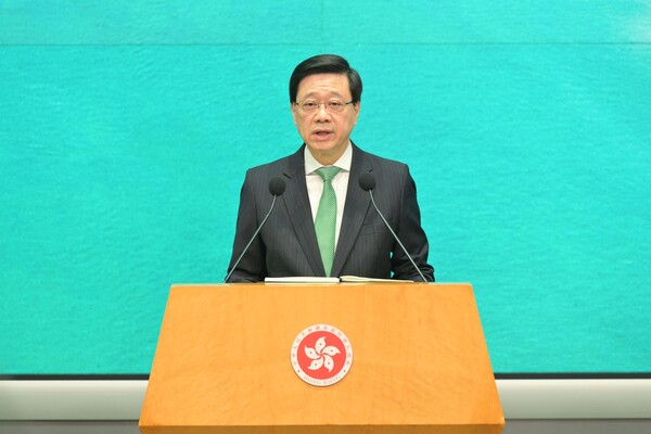 李家超：市場需時適應樓市減辣