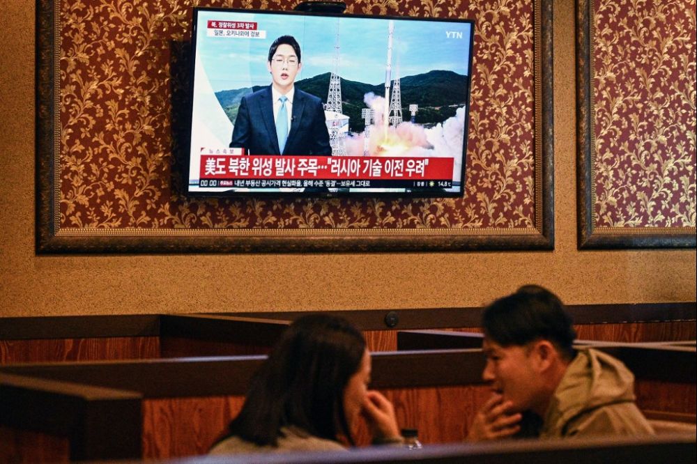 n.-korea-to-send-new-weapons-to-border-after-spy-satellite-launch
