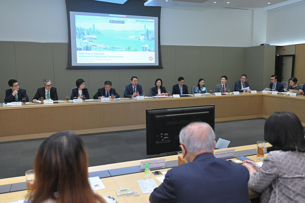 人力委員會聽取施政報告措施簡介